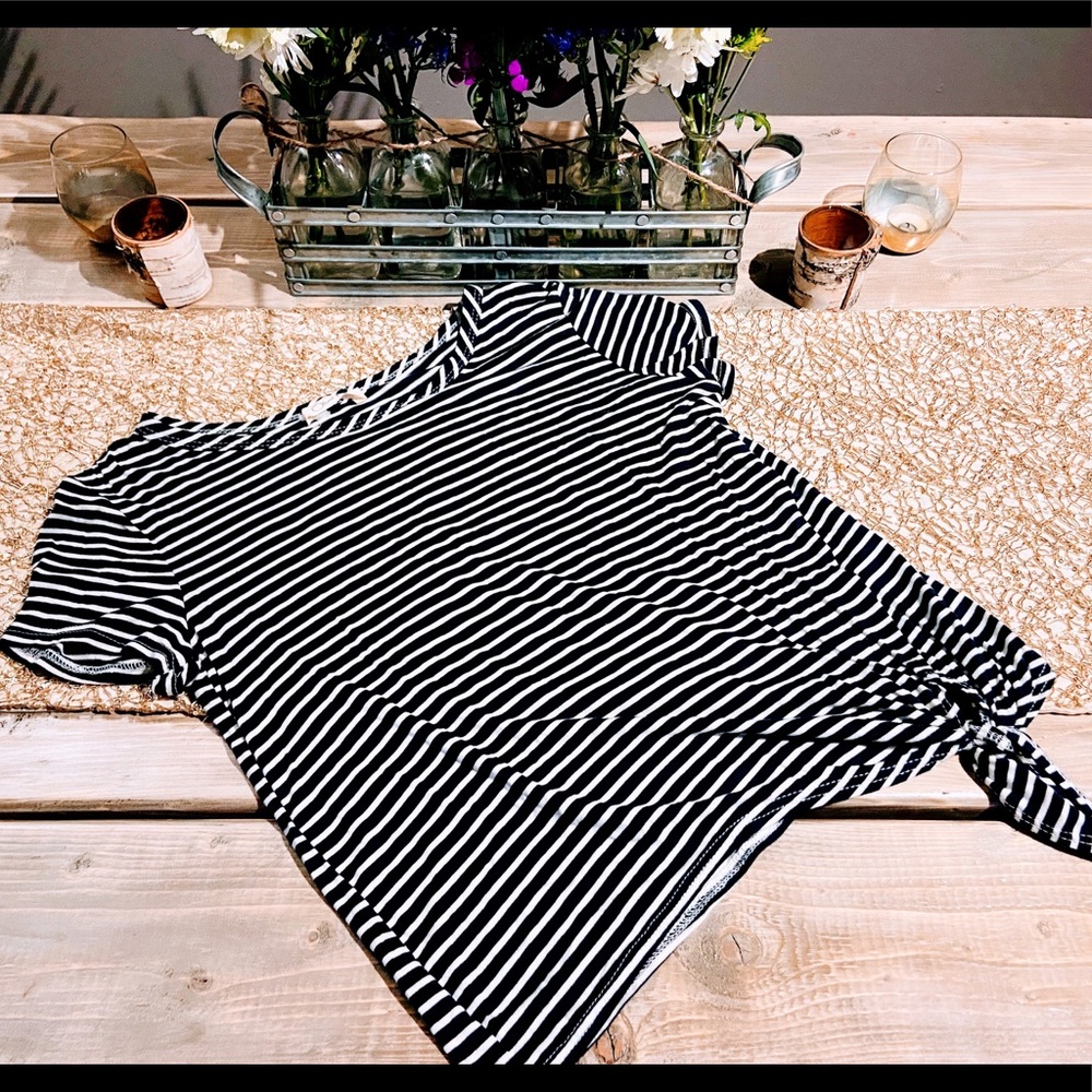 Olivia Rae side tie navy and white tee.